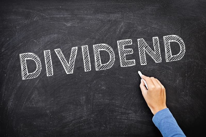 Quandro negro escrito dividend